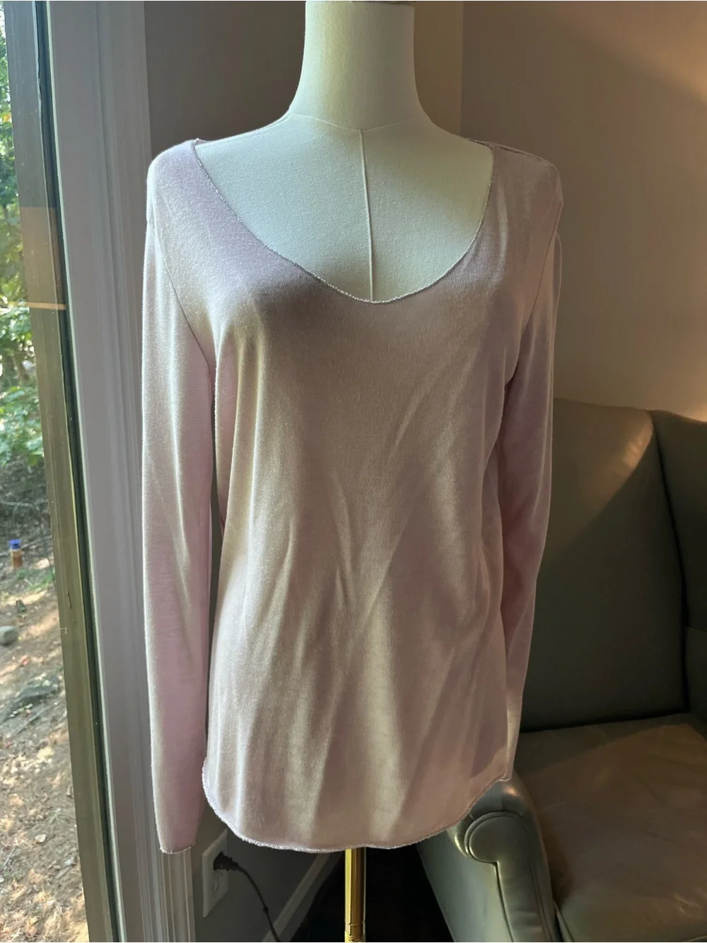 Light Pink Long-Sleeve Women's Scoop Neck Sweatersmall lightweight silver accent